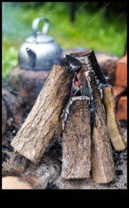 Kādi ir daži padomi, kā izrotāt āra piknika zonu ar senlaicīgiem pieskārieniem?