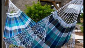 Vai varat ieteikt Boho akcentus āra šūpuļtīkla atpūtas telpai pilnīgai atpūtai?