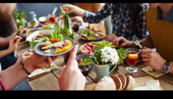 Ēšanas sociālais aspekts: baudas un uztura līdzsvarošana