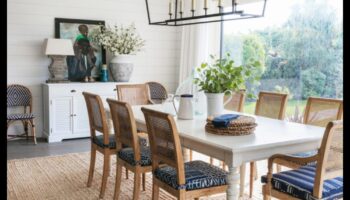 Kādi ir daži efektīvi padomi, kā izrotāt āra ēdamzonu ar piekrastes noskaņu?