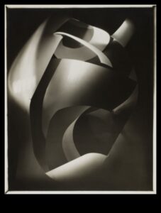 Teksturētas abstrakcijas: māksliniecisku virsmu izpēte uz papīra