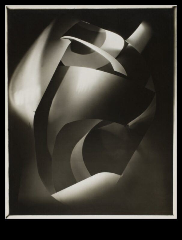 Teksturētas abstrakcijas: māksliniecisku virsmu izpēte uz papīra